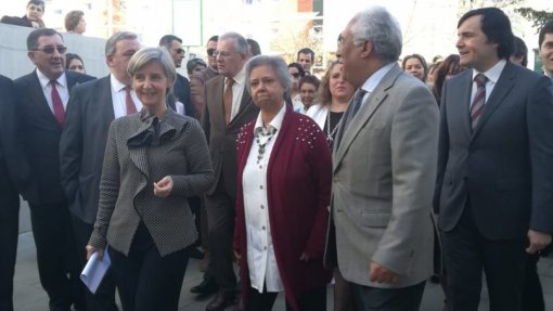 Ministra da Saúde apela a jovens médicos que permaneçam no SNS