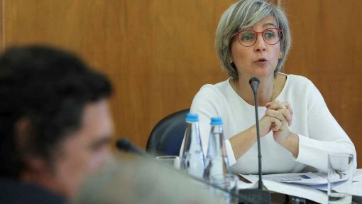 Ministra da Saúde anuncia “programa de investimentos” de 90 milhões de euros