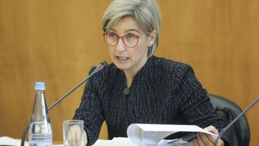 Ministra vai esclarecer deputados sobre inclusão de três vacinas no PNV