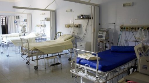 Hospitais públicos perdem 3000 camas numa década, privados ganham 1700
