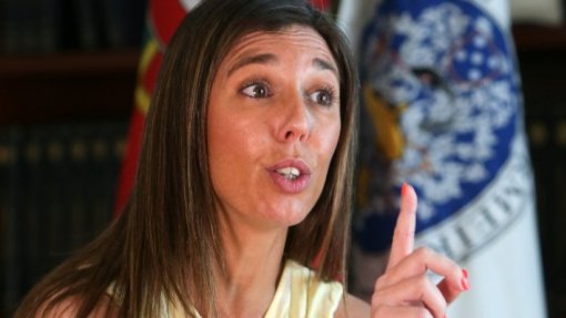 Bastonária dos Enfermeiros pede saída de Ministra da Saúde