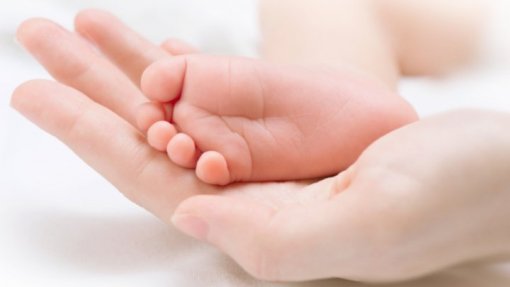 Teste do pezinho rastreou mais de 3,8 milhões de bebés e detetou 2.132 casos em 40 anos