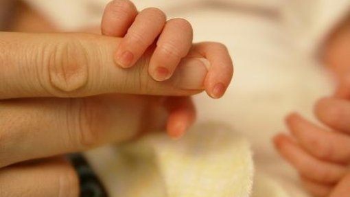 Morte de bebé de 5 meses resulta em condenação de uma obstetra