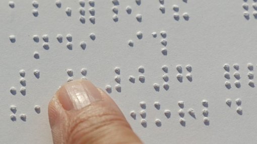 Pessoas cegas já vão poder votar nas próximas eleições através de voto em braille