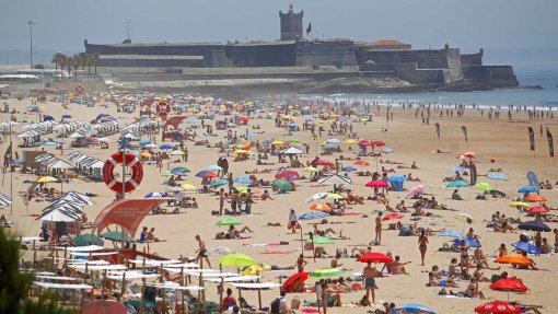 Aviso amarelo em 17 distritos até sexta-feira devido ao calor