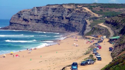 Pilotos de parapente vigiam praias e arribas em Torres Vedras