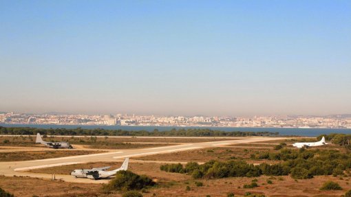 Câmara da Moita dá parecer negativo ao Estudo de Impacte Ambiental do novo aeroporto do Montijo