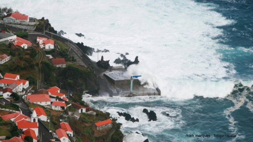 Açores/Mau tempo: Período crítico ainda não terminou, aviso vermelho mantém-se