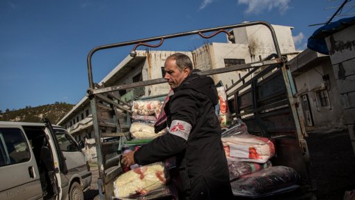 Síria: MSF presta cuidados médicos aos que fogem do nordeste para o Iraque