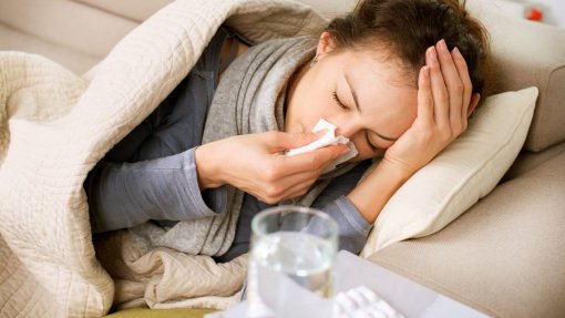Gripe: Especialistas defendem que vacina reduz custos do absentismo escolar e laboral