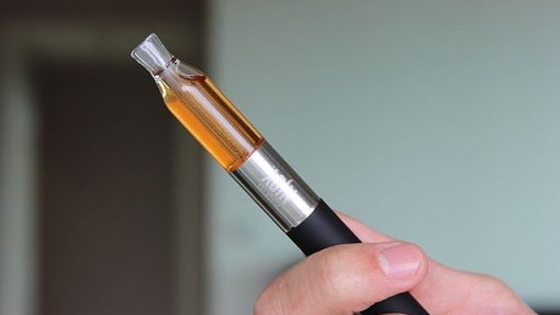 Descoberta nova lesão pulmonar ligada a cigarros eletrónicos com líquido
