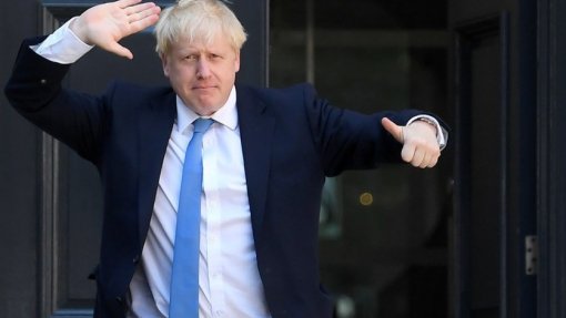Reino Unido/Eleições: Boris Johnson promete recrutar 50.000 enfermeiros