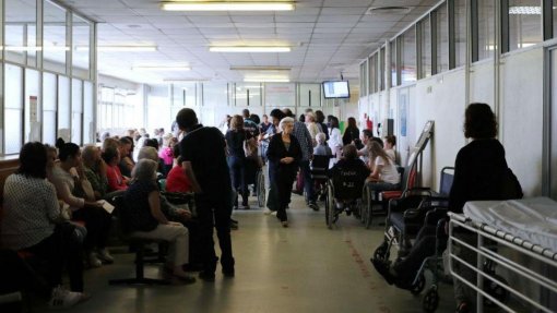 Ordem alerta para perigo de falência em urgência de Coimbra por falta de médicos