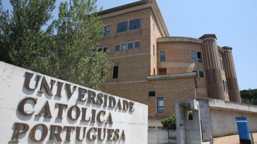 Curso de Medicina na Católica chumbado pela Agência de acreditação do ensino superior