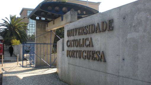 Universidade Católica questiona legalidade do chumbo do novo curso de Medicina