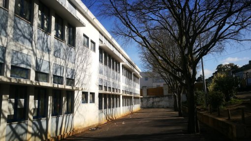 Escola de Lisboa encerrada devido a telhas com amianto em casas circundantes