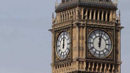 Vírus: Londres tenta ultrapassar problemas burocráticos com a China para repatriar 200 britânicos