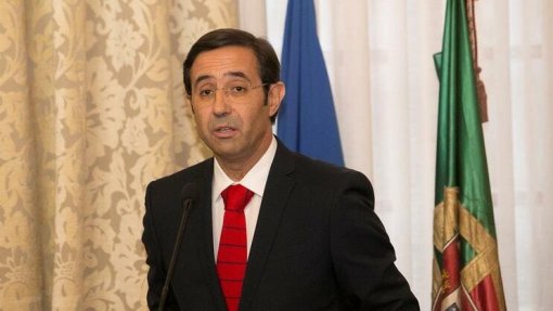 Espinho diz que anunciar obras para hospital é “demagogia” quando atuais se “arrastam”