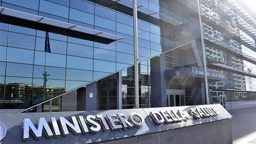 Vírus: Testes preliminares a passageiros retidos num cruzeiro em Itália dão resultado negativo