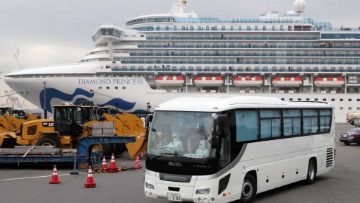 Covid-19: Cerca de 500 pessoas deixam 4.ª feira cruzeiro em quarentena no Japão