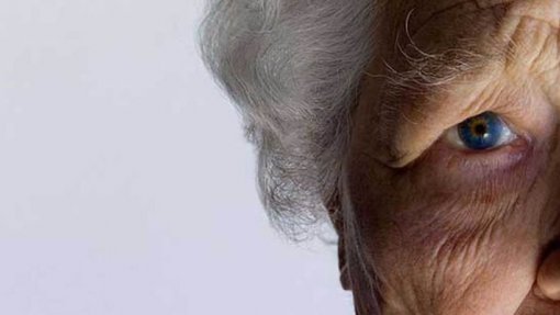 Demência atinge 6,6 milhões de mulheres na Europa, mais do dobro dos homens