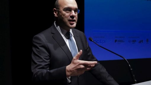 Covid-19: Trabalhadores do privado em quarentena pagos &quot;integralmente&quot; - ministro