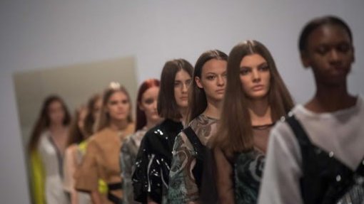 Covid-19: Desfile do &#039;designer&#039; Gilberto Calzolari cancelado pelo Portugal Fashion
