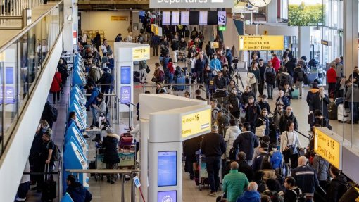Covid-19: Caos nos aeroportos dos EUA devido a controlo de passageiros europeus