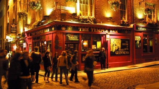 Covid-19: ‘Pubs’ irlandeses fecham hoje por duas semanas a pedido do Governo