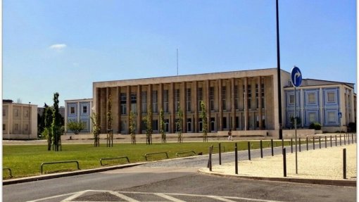 Covid-19: Escolas, universidades e creches encerradas a partir de hoje em todo o país