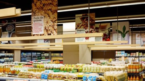Covid-19: Supermercados em Espanha reduzem horários e afluência para evitar aglomerações