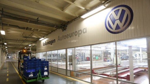 Covid-19: Maioria das fábricas da Volkswagen na Europa fecham por duas a três semanas