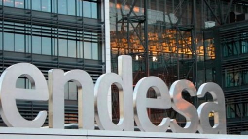 Covid-19: Endesa suspende cortes de luz e gás por falta de pagamento