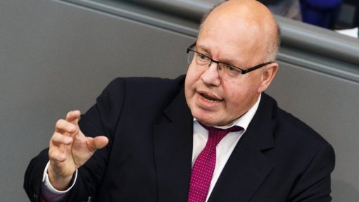 Covid-19: Ministro alemão prevê crise até maio