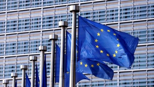 Covid-19: UE ainda vai decidir hoje sobre restrição temporária a viagens – Comissão