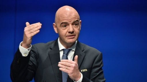 Covid-19: FIFA vai aceitar adiamentos devido a “desafio de saúde sem precedentes”