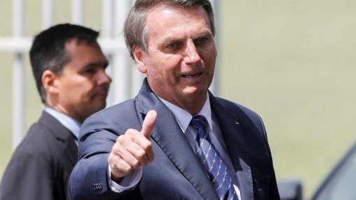 Covid-19: Bolsonaro critica medidas de restrição para conter pandemia no Brasil
 