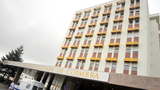 Covid-19: Homem fugiu do hospital em Coimbra e foi apanhado pela PSP na estação de comboios