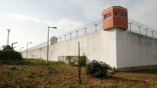 Covid-19: BE questiona Governo sobre condições de combate nos estabelecimentos prisionais