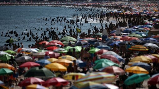 Covid-19: Rio de Janeiro começa isolamento após três dias de praias lotadas