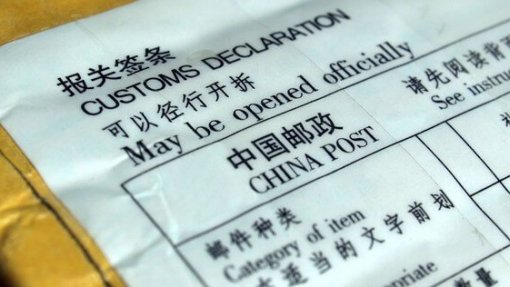Covid-19: Remessas solidárias de máscaras de Macau para Portugal esbarram na alfândega portuguesa