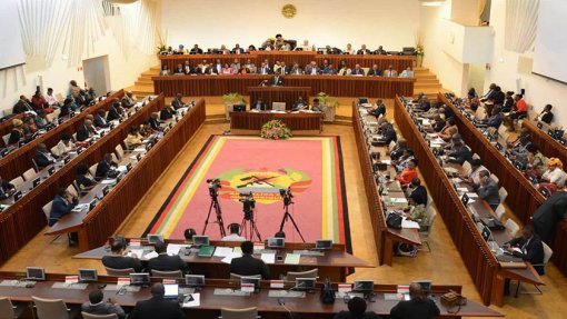 Covid-19: Parlamento moçambicano reduz número de convidados para primeira sessão