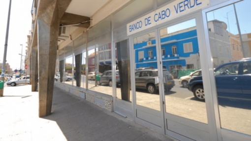 Covid-19: Banco de Cabo Verde avisa que vai pedir à banca medidas para contenção de perdas