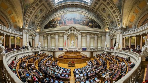 Covid-19: Parlamento aprova declaração do estado de emergência