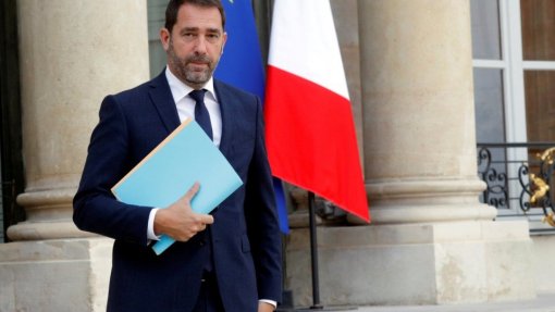 Covid-19: Mais de 4.000 multas por violar quarentena em França e ministro francês avisa que é para cumprir
