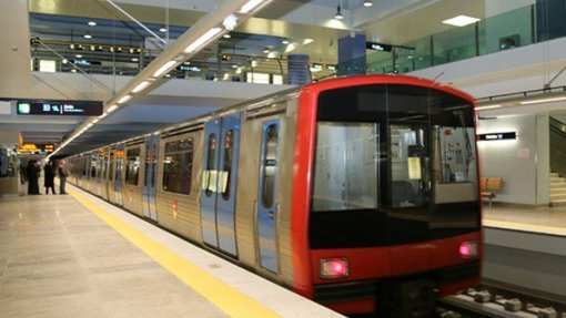 Covid-19: Metropolitano de Lisboa abre canais de validação de bilhetes e passes