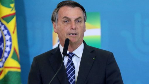 Covid-19: Bolsonaro diz que continuará ao lado do povo &quot;na alegria ou na tristeza&quot;