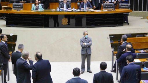 Covid-19: Câmara dos Deputados do Brasil aprova estado de calamidade pública