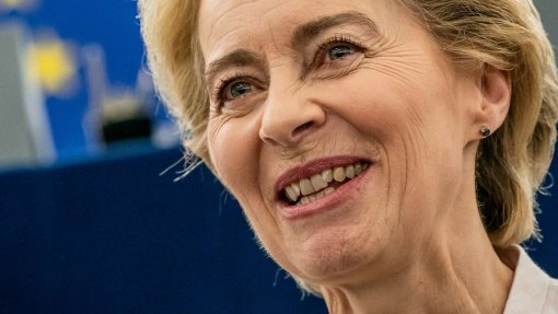 Covid-19: Von der Leyen sem sintomas será testada após Barnier acusar positivo