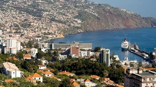 Covid-19: Câmara do Funchal cria equipa para proceder à desinfeção do mobiliário urbano